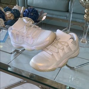Air Jordan 11 Retro Low Frost White